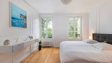 5 slaapkamers, een strijkplank/strijkijzer, wifi, beddengoed