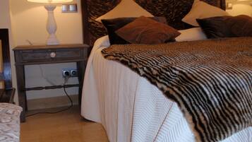 3 bedrooms, in-room safe, iron/ironing board, free WiFi