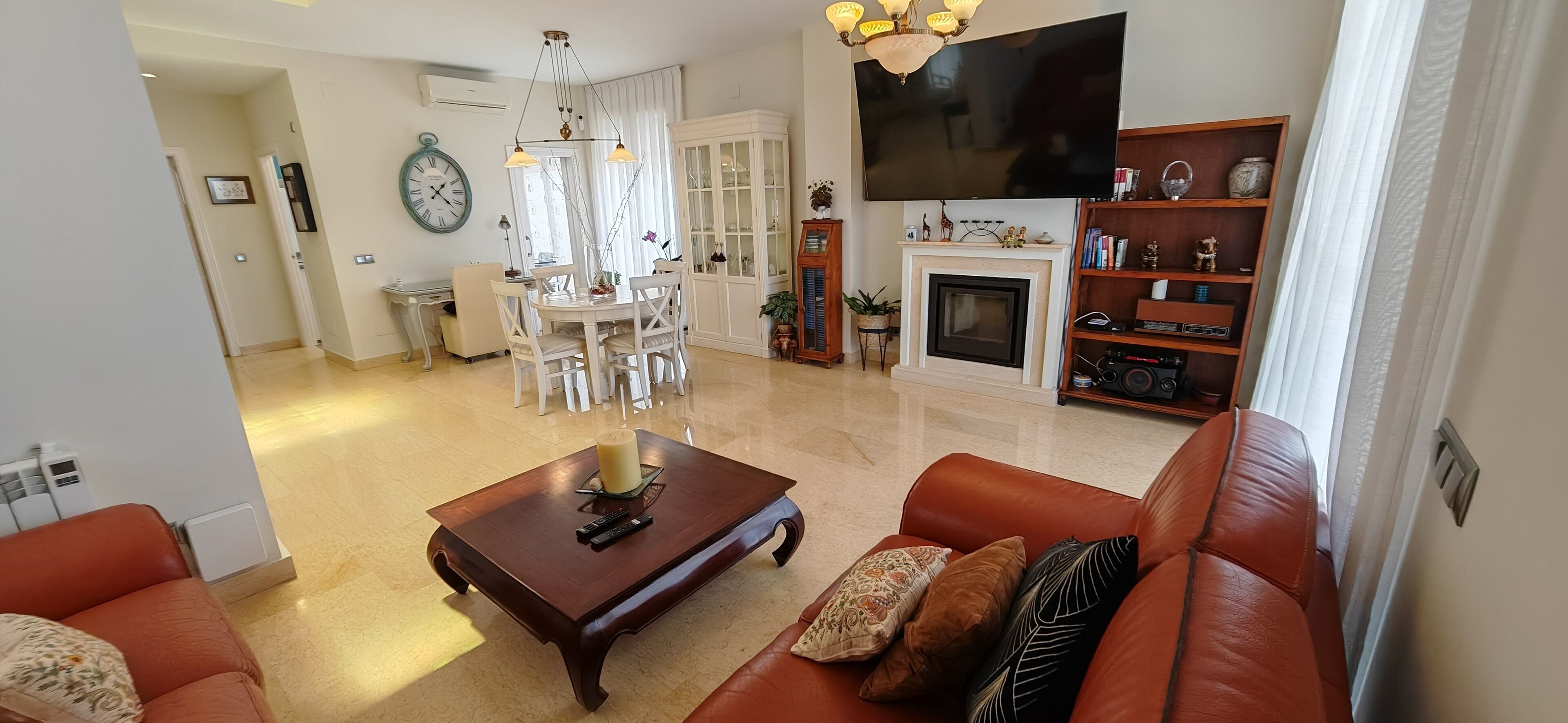 テレビ、DVD プレーヤー、書庫、ステレオ