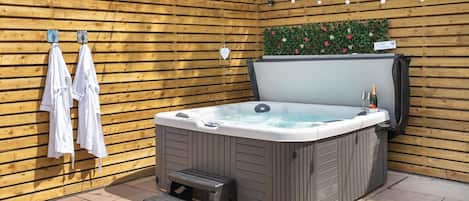Cottage | Outdoor spabad