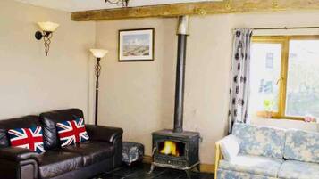 Apartment | Living area | TV, fireplace