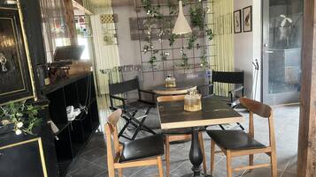 House | Dining