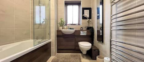 Apartment | Bathroom | Shower, towels