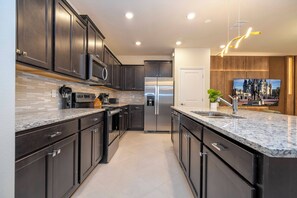 Fridge, microwave, oven, stovetop - Magical Memories Getaway - Close To Disney (Clermont)