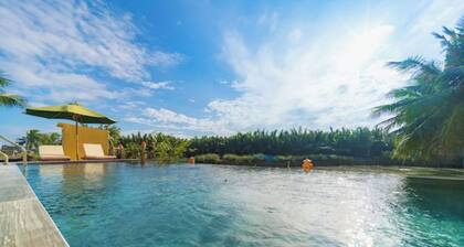 Deluxe Double Room with Balcony, Lake, River View