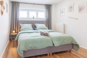 2 slaapkamers, een strijkplank/strijkijzer, wifi, beddengoed