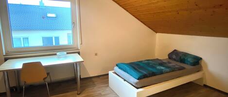 5 bedrooms, WiFi, bed sheets