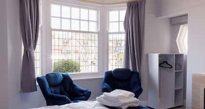 Lovely,Cosy Beachside Cottage 1 - Perfect Location
