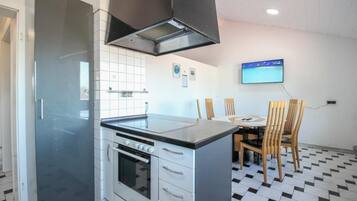 KĂŒhlschrank, Mikrowelle, Ofen, Herdplatte