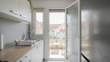 Kühlschrank, Mikrowelle, Ofen, Herdplatte