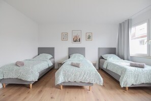 3 bedrooms, WiFi, bed sheets - nJoy! Central & Pleasant Pforzheim | Balcony (Pforzheim)