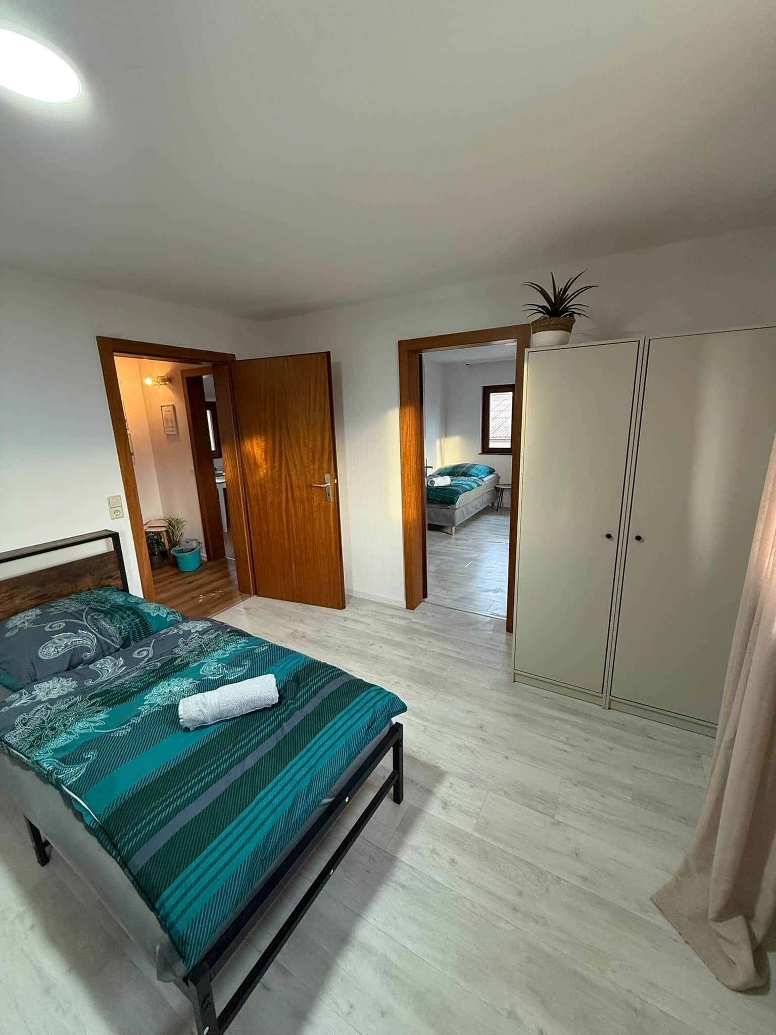 3 عدّة غرف نوم وواي فاي وملاءات أسرّة