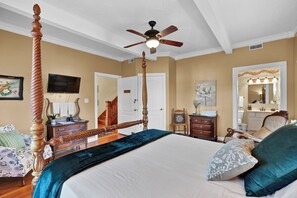 Desk, free WiFi - Hill House B&B (Loretto)