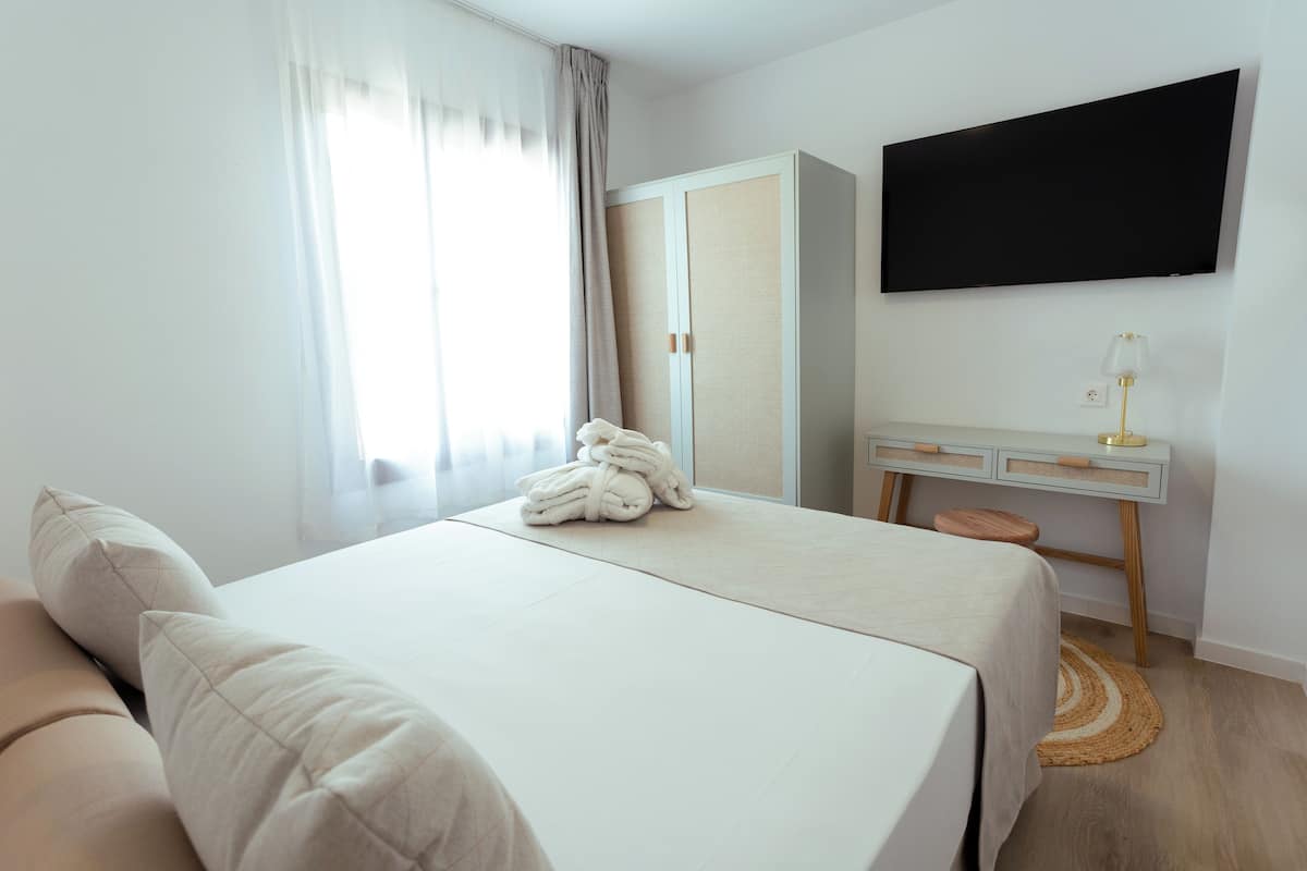 1 bedroom, in-room safe, free WiFi