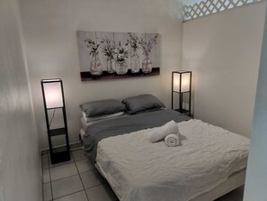 2 bedrooms, iron/ironing board, WiFi, bed sheets