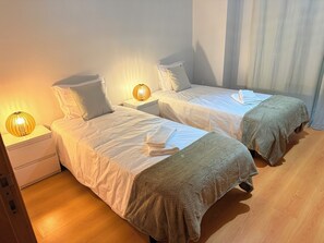 3 bedrooms, iron/ironing board, WiFi, bed sheets