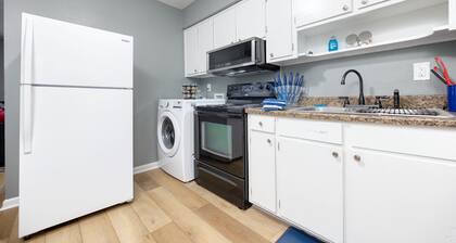 Charming 2-bedroom apartment with AC, WiFi in brilliant Columbus
