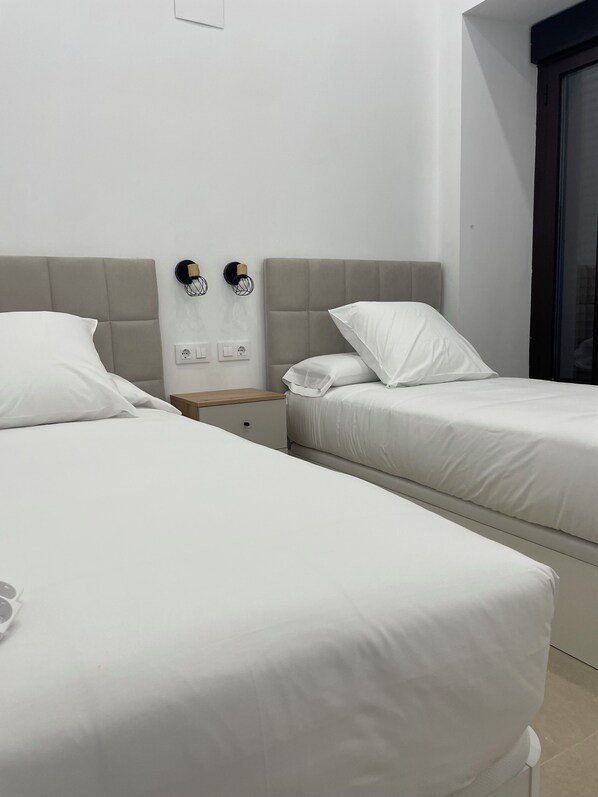 2 bedrooms, iron/ironing board, WiFi, bed sheets - ORFEBRE HOME, an ideal place in the historic center of Cordoba (Córdoba)