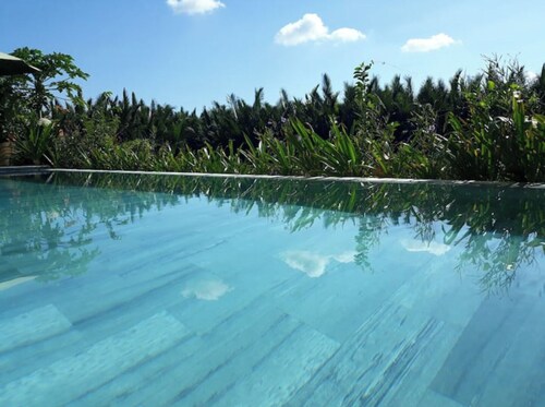 Family Room includes 2 beds Pool, Lake View