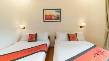 2 bedrooms, desk, iron/ironing board, WiFi
