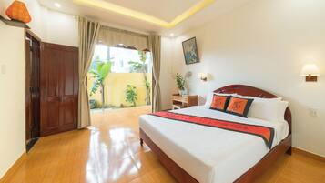 2 bedrooms, desk, iron/ironing board, WiFi