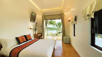 2 bedrooms, desk, iron/ironing board, WiFi