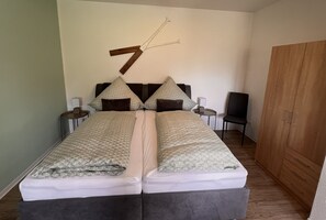 1 bedroom, desk, WiFi, bed sheets