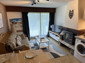 Living area - Ground floor, view mountain, terrace, tv, ski locker, 26m², Combloux (Combloux)