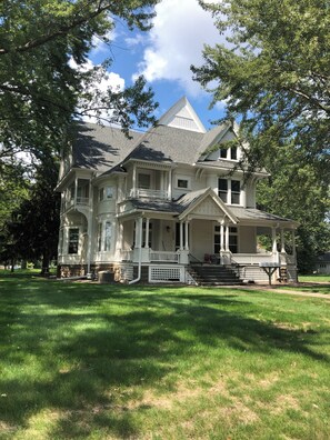 Exterior - The Hoover Historic Eau Claire Home (Eau Claire)
