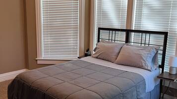 2 chambres, fer et planche à repasser, Wi-Fi, draps fournis