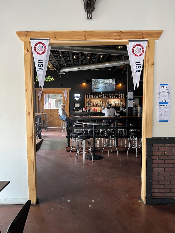 Serveert lunch en diner, Amerikaanse gerechten