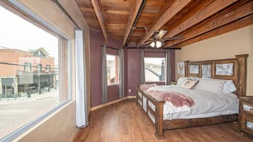 Signature Room | Individually decorated, free WiFi, bed sheets