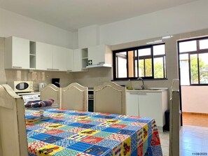 Full-size fridge, microwave - Aerya (Faro)