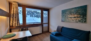 Living area - Ski-in/ski-out & foot of the slopes, 6th floor, balcony, tv, ski locker, 24m², La Plagne (La Plagne)