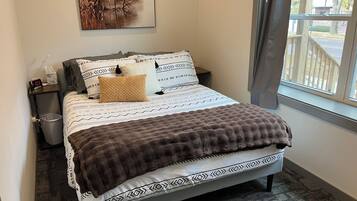 2 bedrooms, desk, iron/ironing board, WiFi