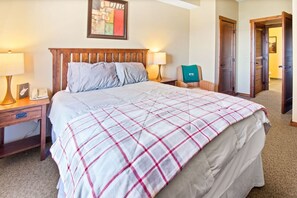 3 chambres, bureau, Wi-Fi gratuit, draps fournis