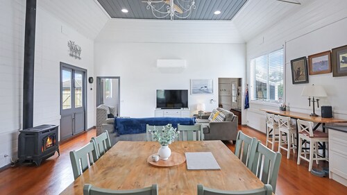 The Old Guide Hall - Historic Charm, Modern Comfort