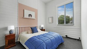 4 bedrooms, iron/ironing board, free WiFi, bed sheets