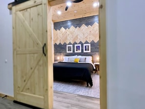 2 habitaciones, tabla de planchar con plancha, wifi y ropa de cama