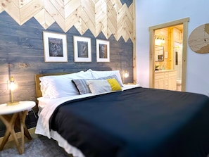 2 habitaciones, tabla de planchar con plancha, wifi y ropa de cama