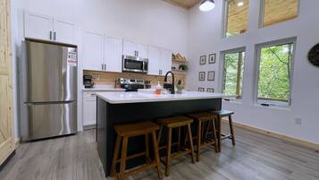 Micro-ondes, four, plaque de cuisson, lave-vaisselle