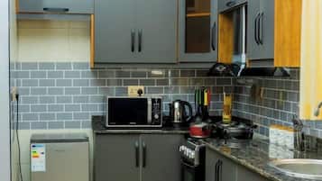 Economy Apartment, City View | Private kitchen | Microwave, oven, stovetop, cookware/dishes/utensils