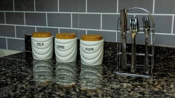 Economy Apartment, City View | Private kitchen | Microwave, oven, stovetop, cookware/dishes/utensils
