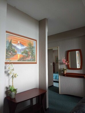 2 bedrooms, travel cot, free WiFi, bed sheets