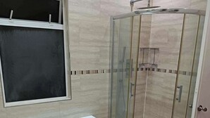Unclassified image, 3 of 12, button - Croydon-5bedroom-bathroom-parking (Croydon)