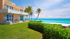 A modern two-story house with a balcony overlooking a beach. - All Inclusive Grand Cancun Beachfront Luxury Resort 3-bedroom/3.5 BathVilla. (Cancún)