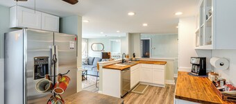 Small-Town Charm & Local Dining: Home in Burgaw!