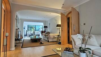 Smart TV, fireplace, music library, printers