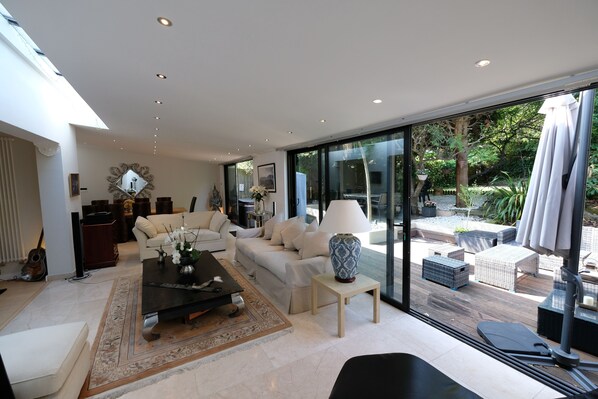 Smart TV, fireplace, music library, printers