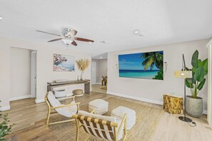 TV - VRCC Villa Sea Breeze - tropical retreat (Cape Coral)